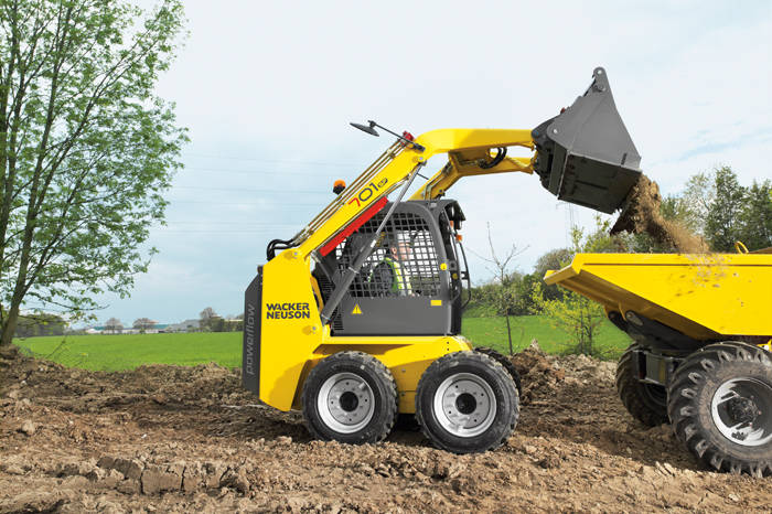 mini chargeuse à louer sur Nice et 83